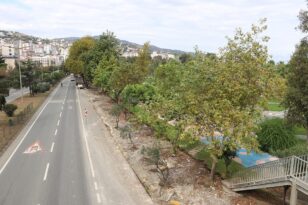 Akçaabat’ta Kaldırımlar Yenileniyor