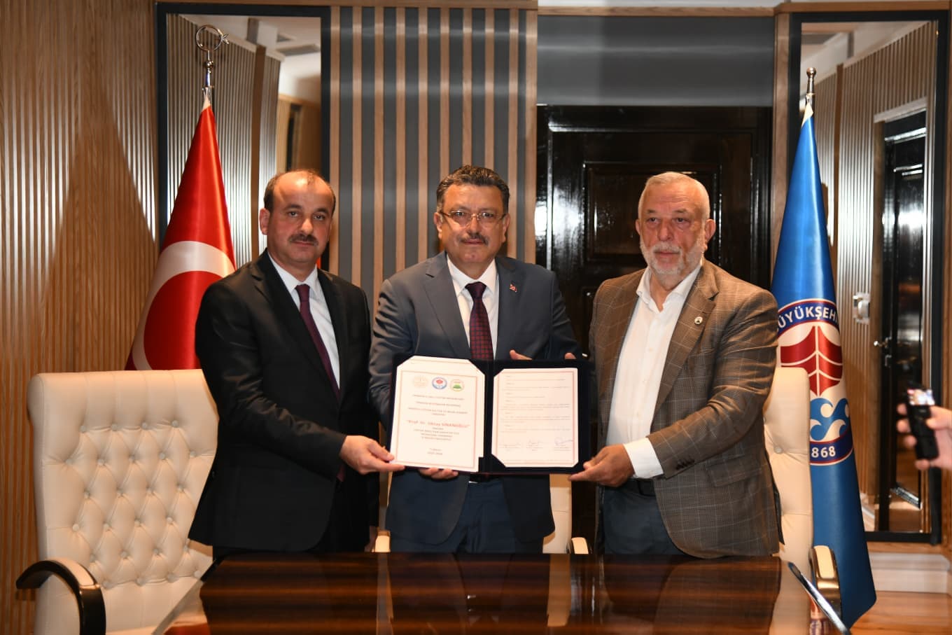 Trabzon’da Liseliler Münazara Sahnesine Çıkıyor