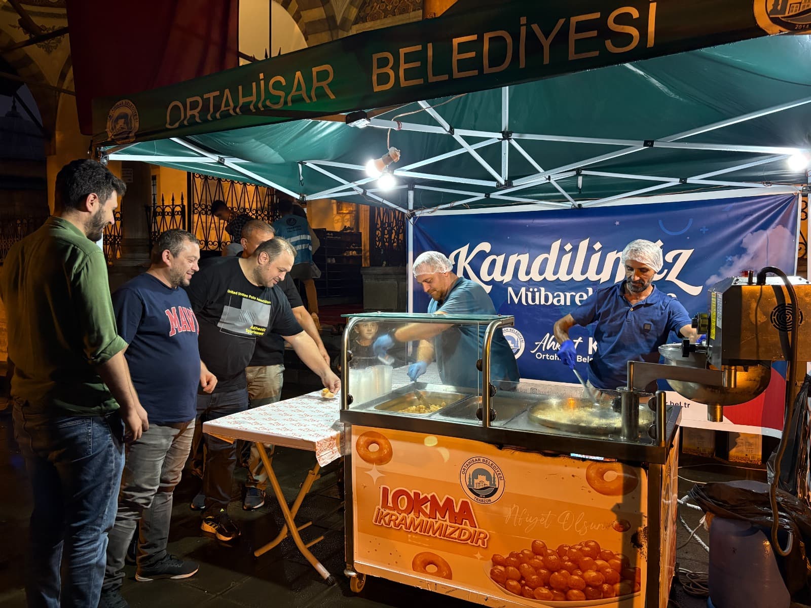 Ortahisar Belediyesi’nden Mevlit Kandili’nde Lokma ve Helva Dağıtımı