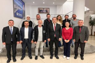Akçaabat’ta Sanatın Yıldızları Yetişiyor: Belediye Gençlere ve Tiyatroya Destek Veriyor