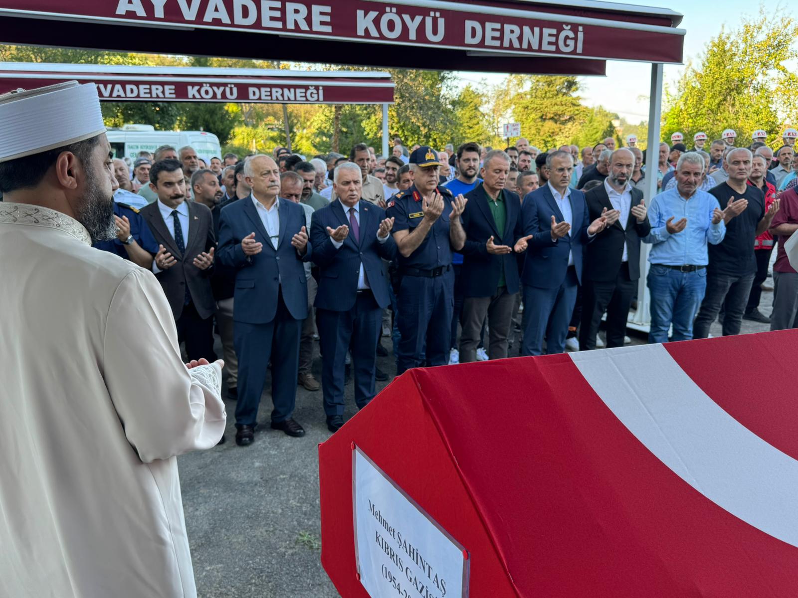 Vali Yıldırım, Kıbrıs Gazisi Mehmet Şahintaş’a Son Veda İçin Araklı’da