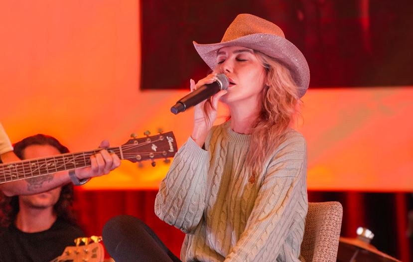 Gülben Ergen Amerika Turnesine Dallas’tan Başladı