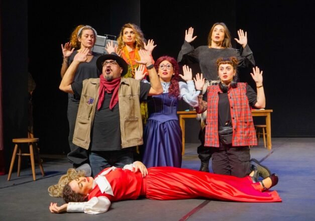 Trabzon’da Komedi Fırtınası: “Sessizlik! Kayıttayız!” Sahneyi Film Setine Dönüştürüyor!..