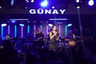AŞKIN NUR YENGİ’DEN GÜNAY’DA UNUTULMAZ GECE
