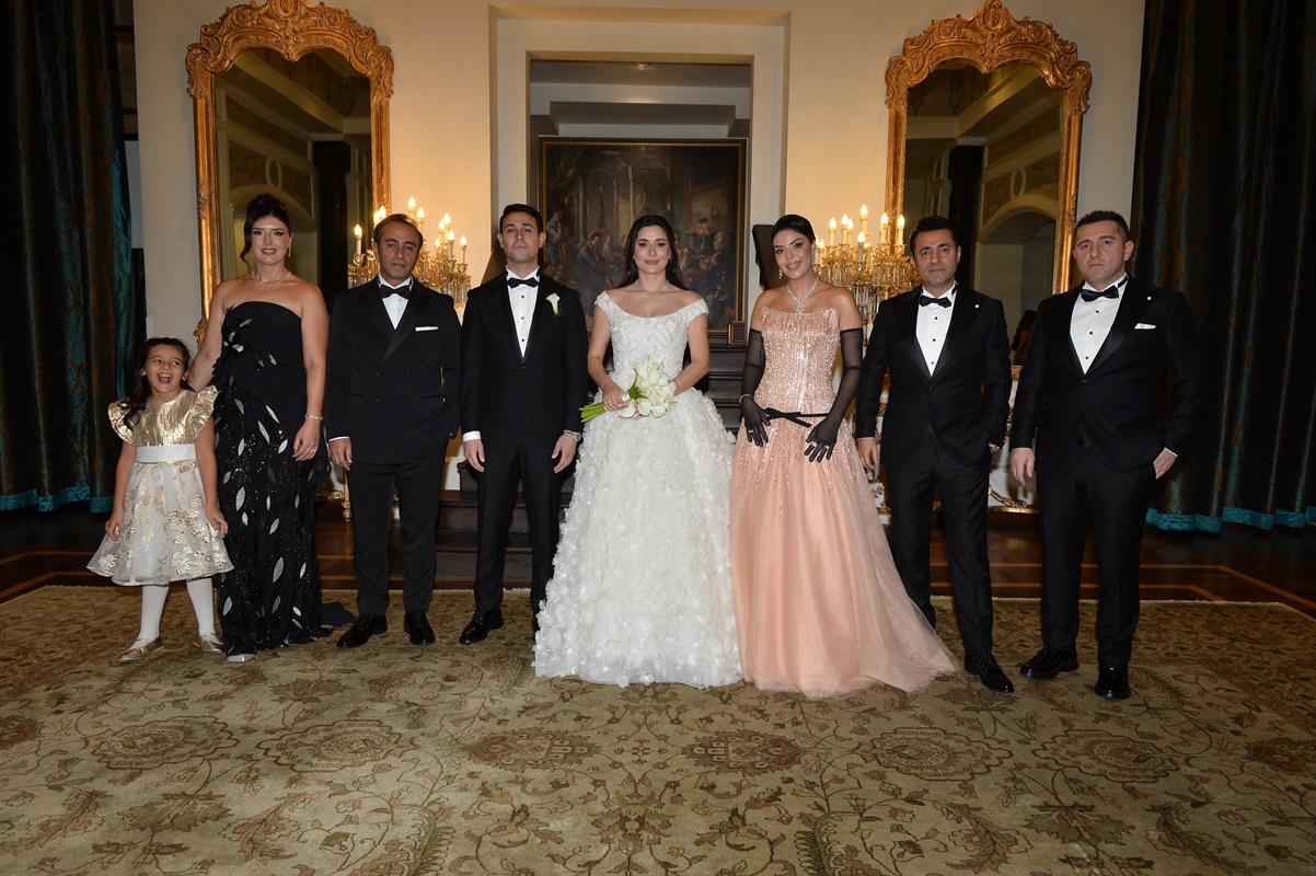 ÇIRAĞAN SARAYI’NDA YILDIZLAR GEÇİDİ