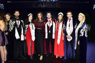 TÜRK SİNEMASININ YENİ YILDIZLARI SAHNEYE ÇIKTI