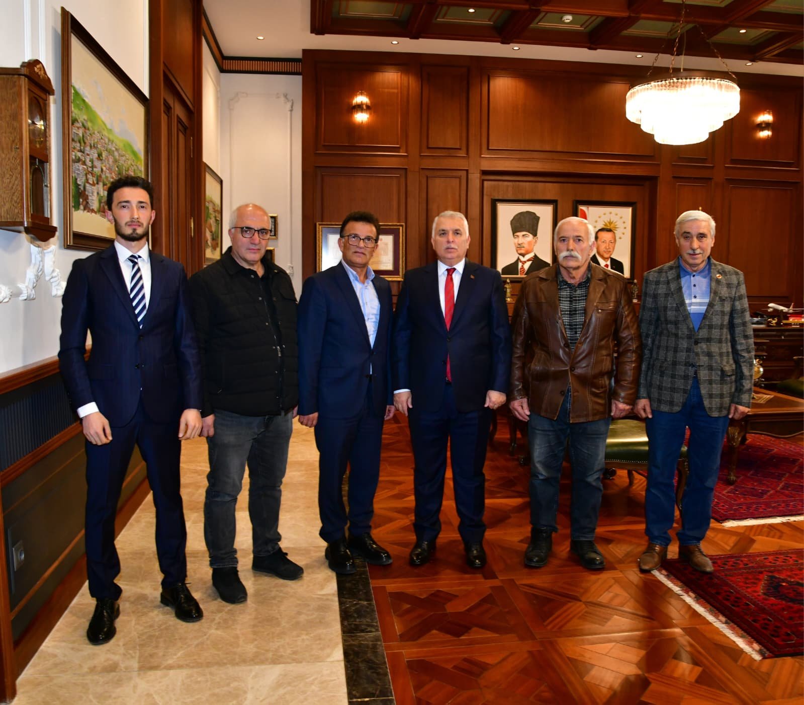 Vali Yıldırım, Galyan Çataltepe Şehitliği Derneği Yönetimini Kabul Etti