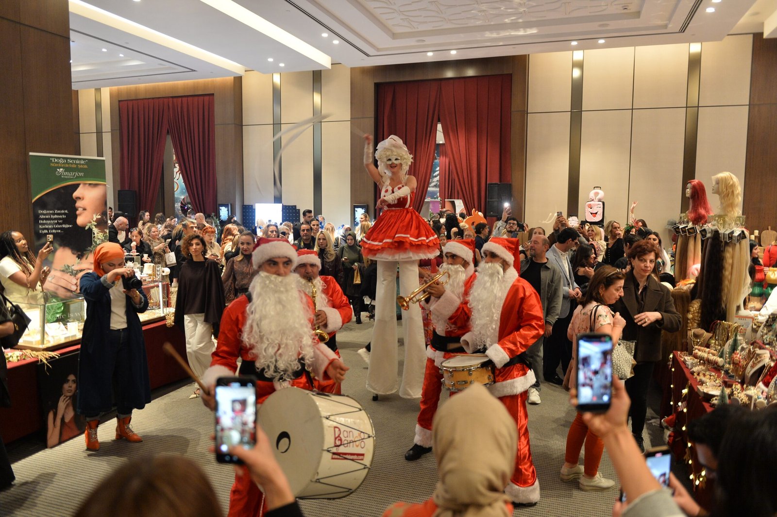 BOĞAZDA YILIN EN IŞILTILI BULUŞMASI CHRISTMAS WONDERLEND TOÇEV İÇİN GERÇEKLEŞTİ