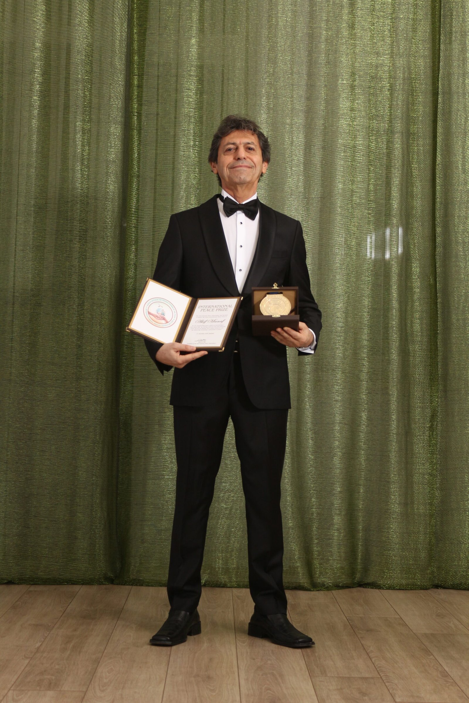 Dünyaca Ünlü Yazar Akif Manaf 2025 Yılı International Peace Prize Ödülü’nü Aldı