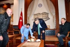 Vali Şahin’den Köksal Baba’ya Anlamlı Doğum Günü Sürprizi