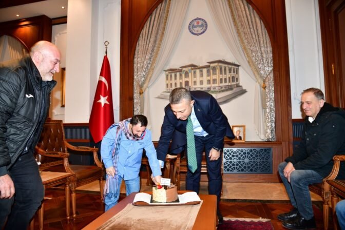 Vali Şahin’den Köksal Baba’ya Anlamlı Doğum Günü Sürprizi