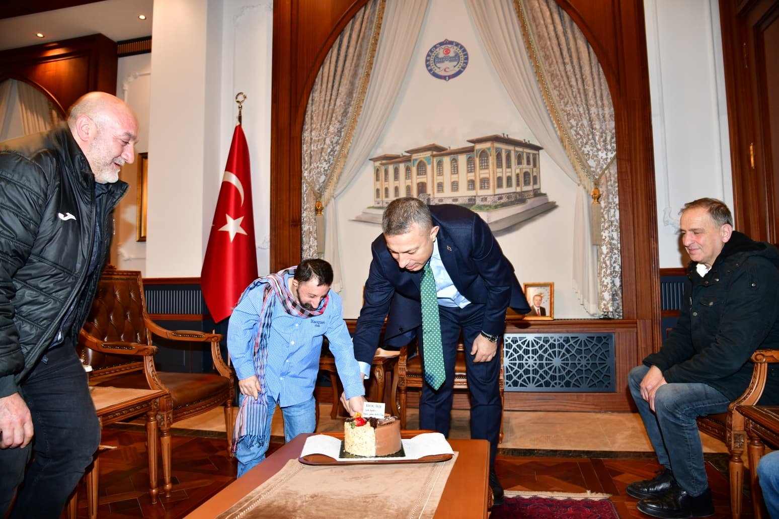 Vali Şahin’den Köksal Baba’ya Anlamlı Doğum Günü Sürprizi