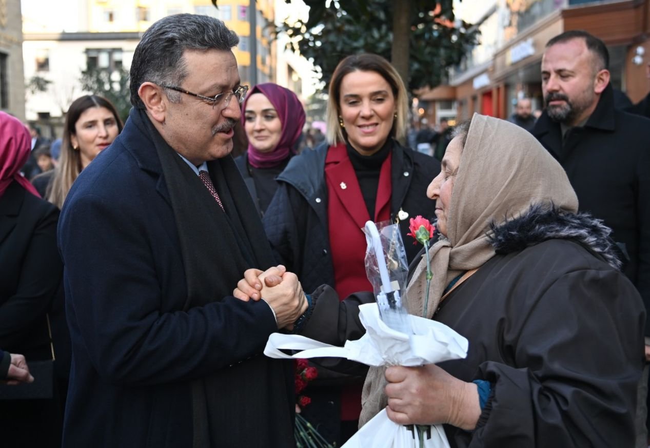 BAŞKAN GENÇ: “KADINLARIMIZ TOPLUMUN EN GÜÇLÜ DEĞERİDİR”