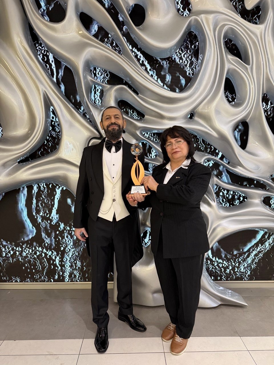 Yılın Barış İnsanı Ödülü Dünyaca Ünlü Yazar  Akif Manaf’ın