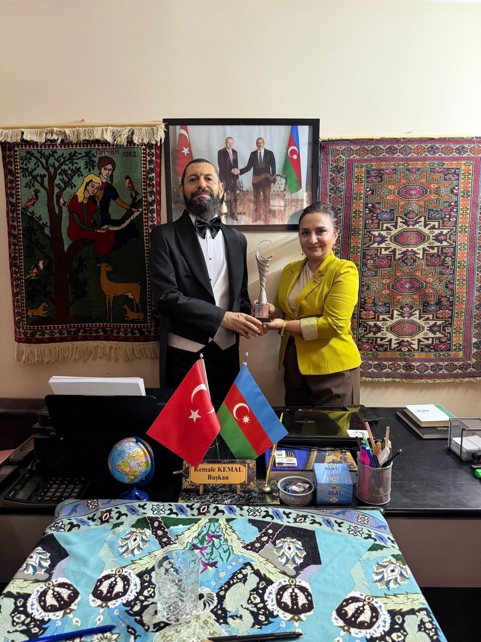 Dünyaca Ünlü Yazar Akif Manaf’a Anlamlı Ödül: “Barış Sanatı Ödülü”