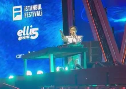 Burak Yeter’den Görkemli Performans