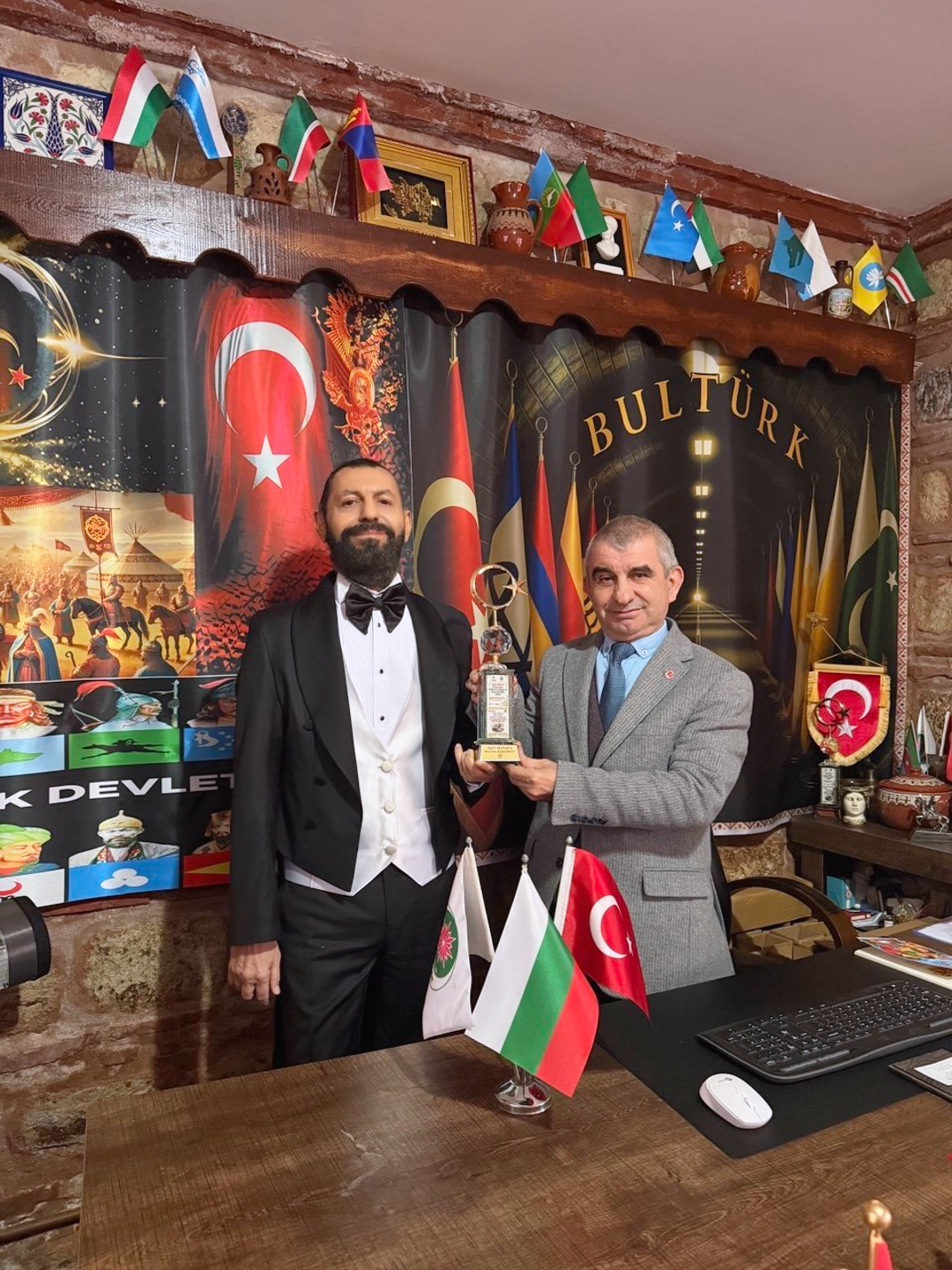 Dünyaca Ünlü Yazar Akif Manaf’a BULTÜRK Barış Ödülü  