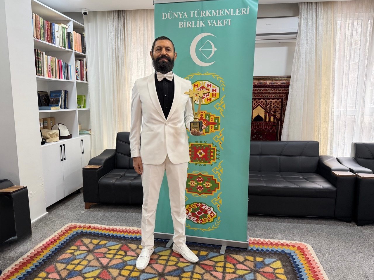 Akif Manaf’a Anlamlı Ödül: “Barış için İnsanlık Ödülü”