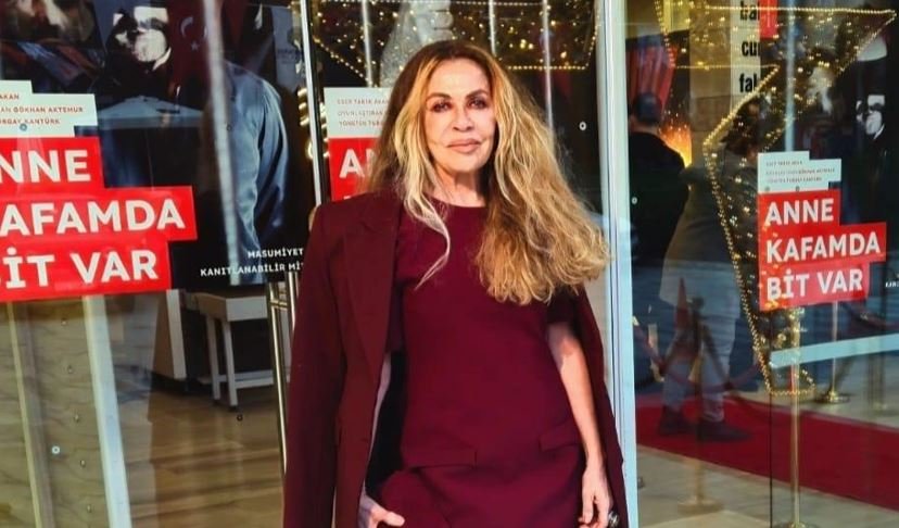 Gül Erda’dan “Anne Kafamda Bit Var” Galasına Anlamlı Katılım