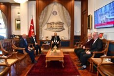 Trabzon valisını zıyaret ettık. Aslan yesılyurt ünlü iş adamı fahrı koçla beraberındekı heyetle