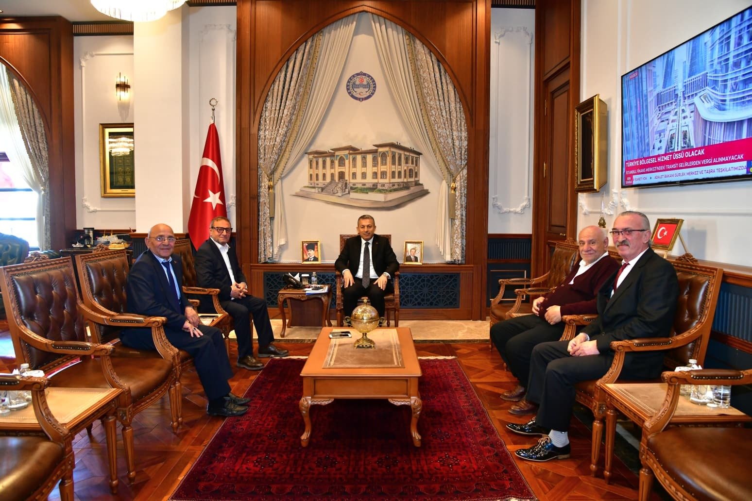 Trabzon valisını zıyaret ettık. Aslan yesılyurt ünlü iş adamı fahrı koçla beraberındekı heyetle