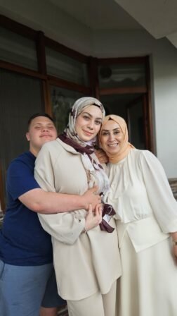 “Bir kadının, “kapalılar imha edilsin” şeklinde bir ifade kullanmasını en sert şekilde kınıyoruz.