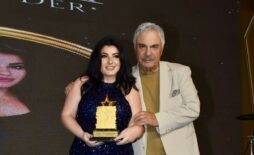 EBRU TORUN’A ÖDÜLÜNÜ HALİL ERGÜN VERDİ!