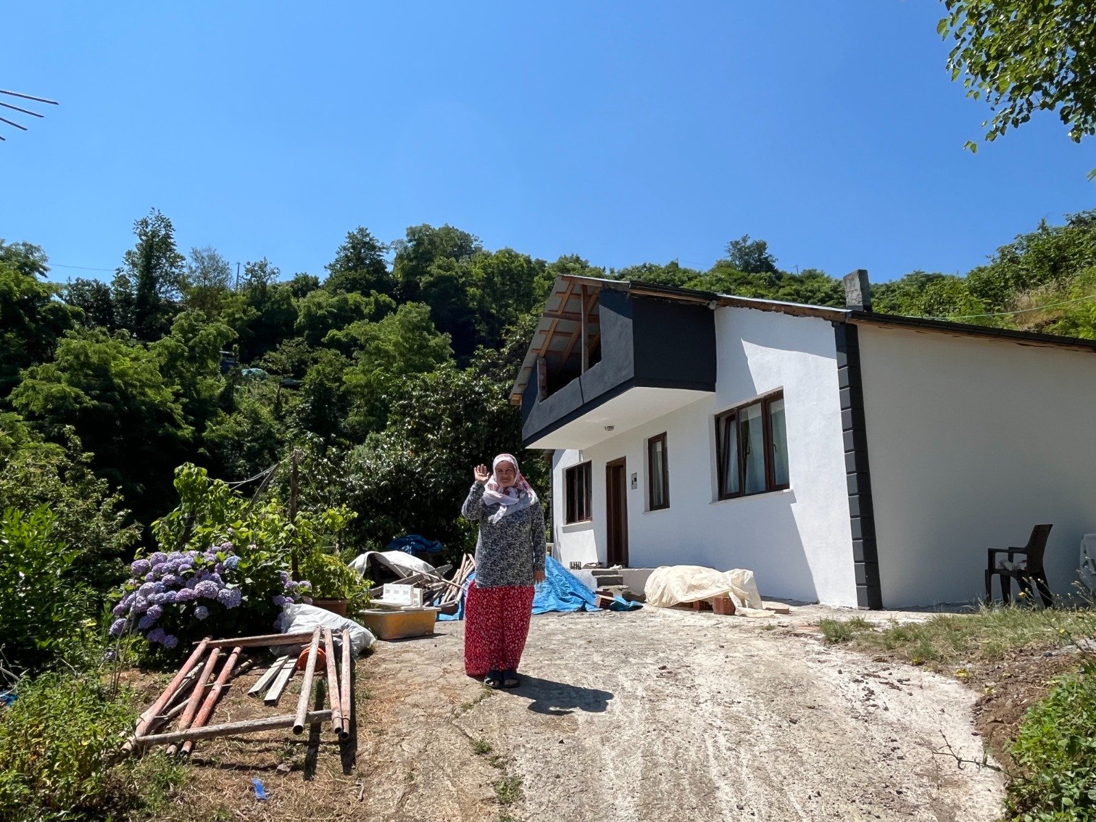 ORTAHİSAR BELEDİYESİ, DOĞANÇAY’DA İHTİYAÇ SAHİBİ VATANDAŞIN EVİNİ YENİLEDİ