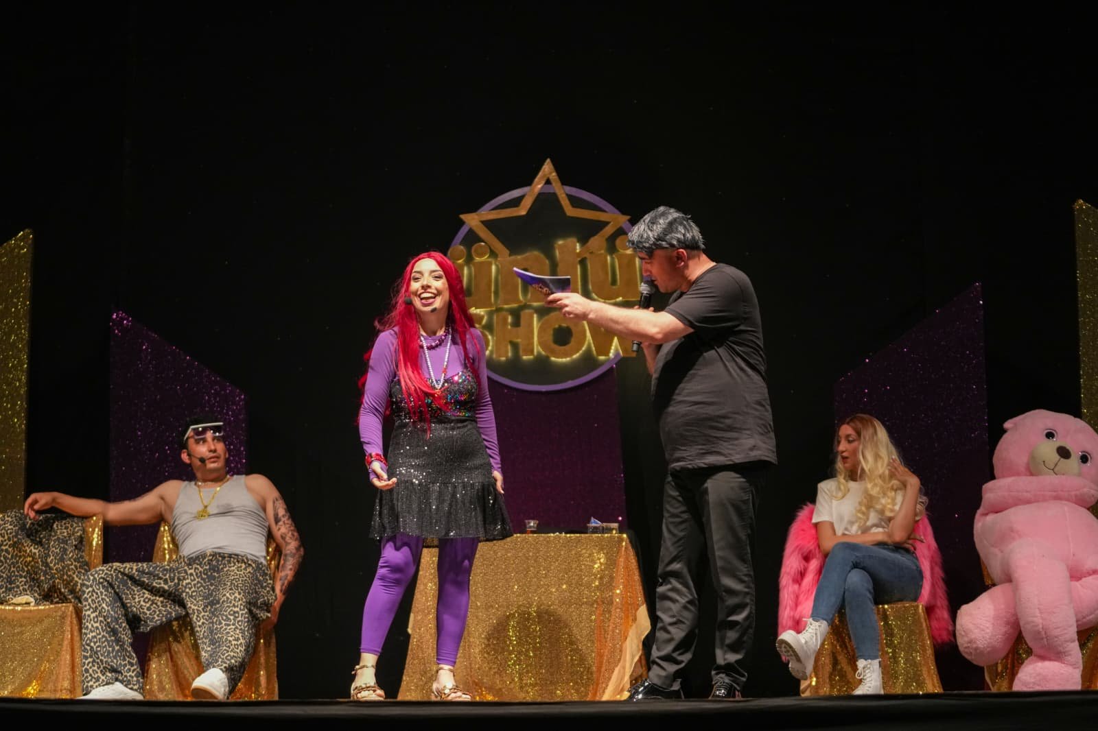 ÜNLÜ SHOW’A BÜYÜK İLGİ