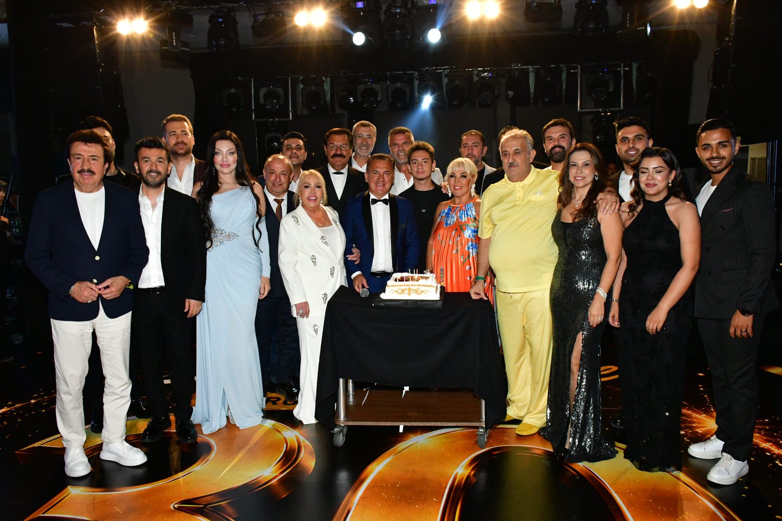 GAZİANTEP’TE YILDIZLAR GEÇİDİ: ŞAMDANCI VE BY MUSTAFA AÇILIŞI İLE GREEN PARK’TA GÖRKEMLİ GALA