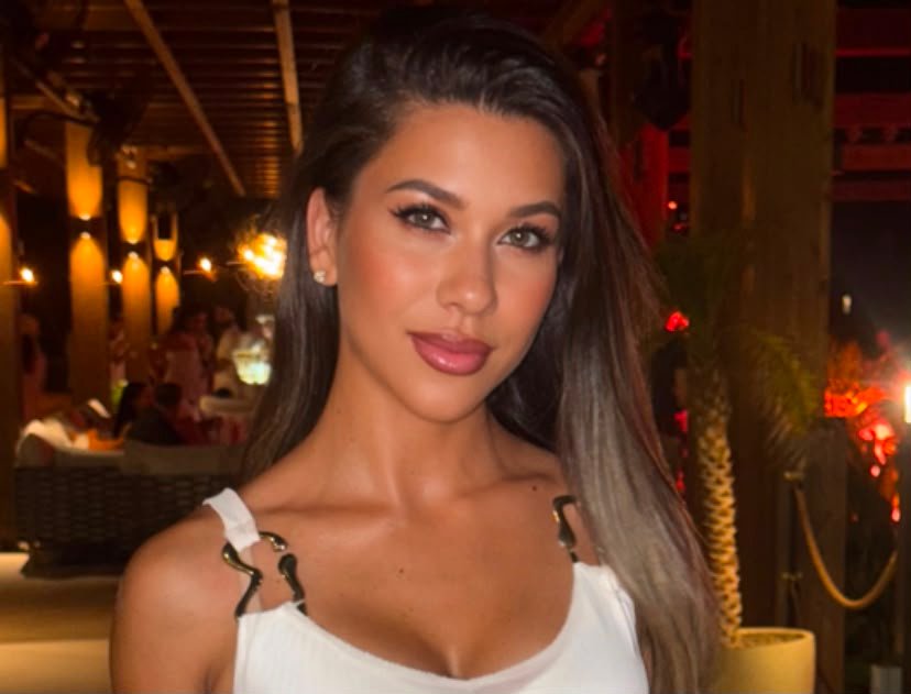 Seren Ahmet yaratıcı, hırslı, maceracı ve son derece kararlı biri