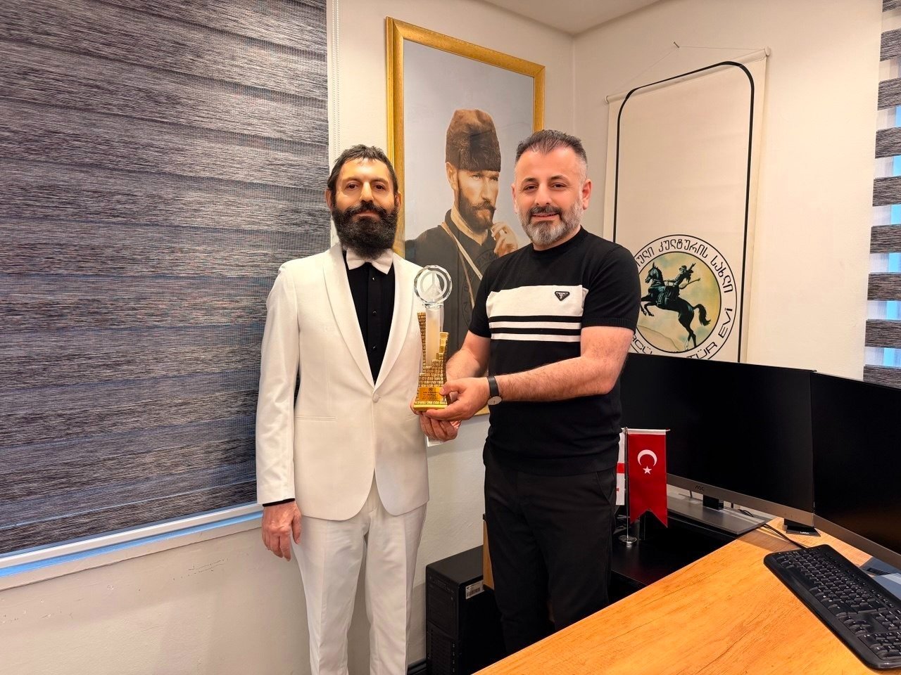 Akif Manaf “Sanat ve Barış Ödülü” ile Onurlandırıldı